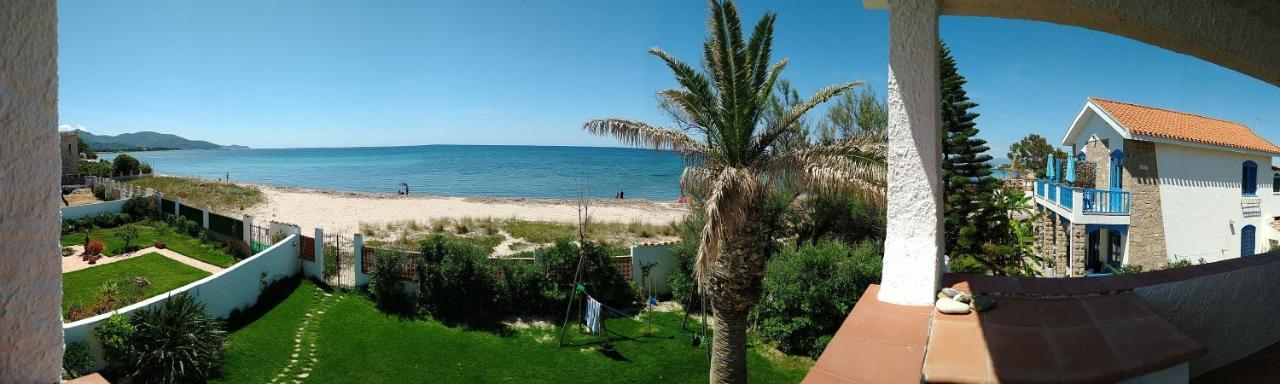 In Front Of The Beach - La Terrazza Sul Mare Flumini di Quartu Kültér fotó